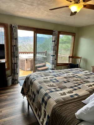 McDaniels Misty Blue ~ A Cozy & Quaint Cabin w/Exceptional Smoky  Mountain Views - マウンテンビュー