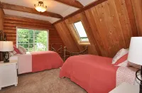 Beautiful Remodeled 5 Bedroom 3000 sq ft Cabin in the Iconic Vivian Park Area - 샬레 호텔