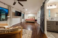 Wine Trail Retreat w/ Fire Pit, Cold Plunge, Grill, Walk to Downtown JC! - Wifi