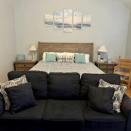 Moonlight Beach Bungalow 2 blocks to Lake Michigan beach! Hotele w: Chikaming Township