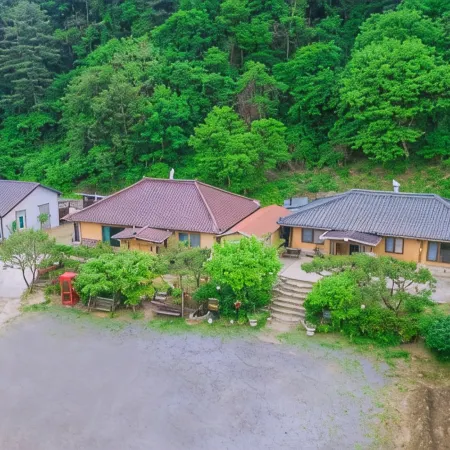 Gapyeong Fine Hue Pension Отели рядом с достопримечательностью «Железнодорожный парк в Капхёне»