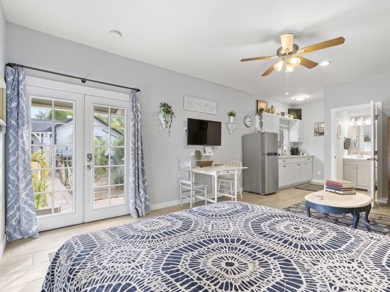 The Hen House: Enchanted Casita Near Downtown Phoenix