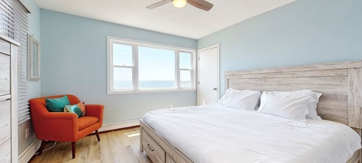 Charming 3 Bedroom Beach Front Cottage Hotels in Milford