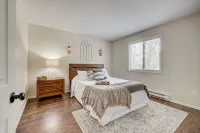 Poconos Hideaway Hot Tub, Zen Garden & Fire Pit, Hiking and Water Parks Nearby. - 샬레 호텔