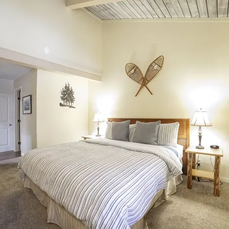 Cozy & Spacious Slope-Side Condo - Walk to Canyon Lodge