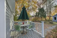 4BR Home w/ Yard & BBQ, 5 min walk to downtown Lee - 3-Star