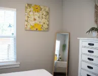 Attractive 2 Bedroom Cottage Centrally Located with Fire Pit - balcony