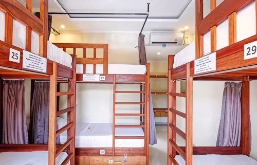 Castaway Hostel - Nhà nghỉ