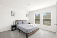 Charming 4-bedroom house with WiFi and AC in pleasant Spring Hill - Boutique