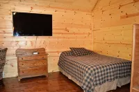 "Family Fun by the River: Sleeps 9, Pet-Friendly Cabin - 4 étoiles
