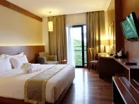 Oak Tree Emerald Hotel & Conventions Semarang - con vista montagne