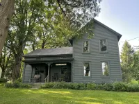 Charming 3-bedroom farmhouse in welcoming Skaneateles, short walk to village. - Wifi