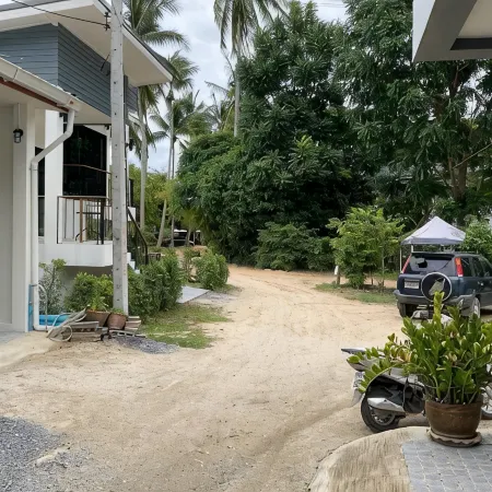 Happy House in Chaloklum