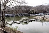 Tennessee Cabin w Hot Tub and Boating Access. - Wifi