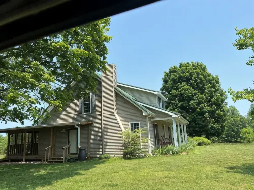Peace and quiet of country living within minutes of city amenities. - 3 stjerner