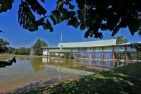 Logis Hotel des Lacs d'Halco - Parkplatz