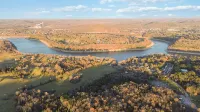 "Cumberland Shoreline Retreat" Waterfront Access, Fun, Hot Tub, Marinas - 4-Star