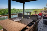 Million Dollar View!  Large Lakehouse Over-Looking Lee's Ford Marina - 4-Star