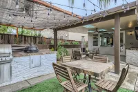 Luxury 3bd/2ba Roseville Home Hot Tub & Game Room - Homestays