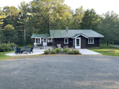 Relax and Reconnect in Private Cabin in the Wisconsin Forest. Pet Friendly. - Chalets