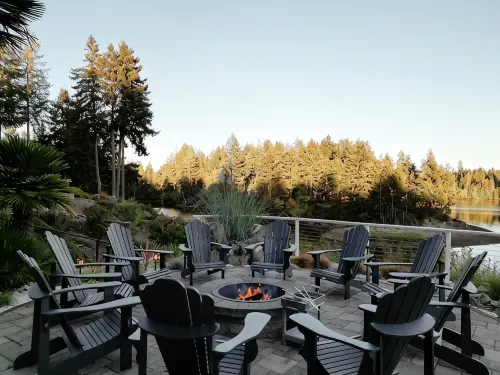 Grapeview- Luxury Waterfront Home w/ Hot Tub - 4성급