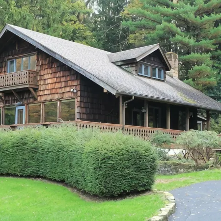 Pine Grove Retreat- True Mtn. Chalet near 7 Springs, Falling Water, & Ohiopyle