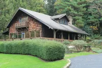 Pine Grove Retreat- True Mtn. Chalet near 7 Springs, Falling Water, & Ohiopyle - Chalets