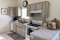 Beautiful fully renovated craftsman home in Paso Robles on historic Vine Street! - Bungalows