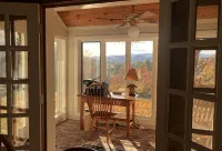 Spacious home on picturesque grounds with stunning views.  Quechee - Woodstock - Wifi