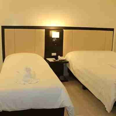 Manhattan Suites Inn Rooms