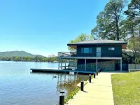 Cheerful 1-Bedroom 2-Bath Lake House Experience!!! - 3-Star
