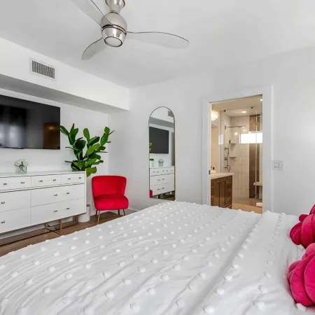 Flamingo Retreat Steps to Downtown Pool Home