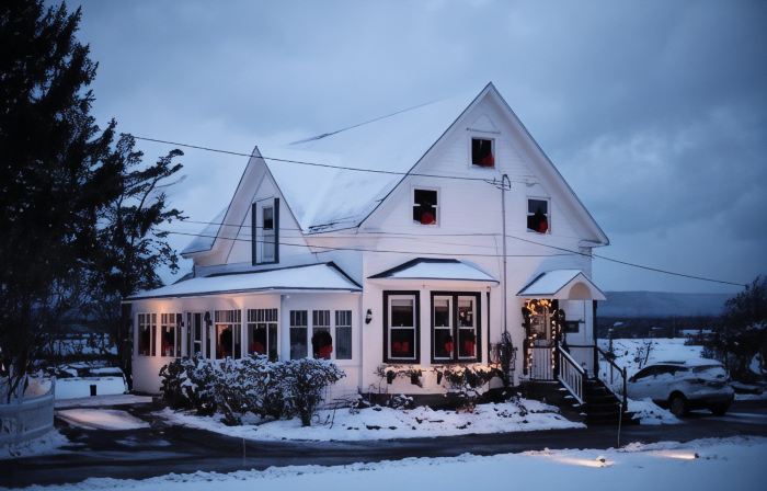 Carleton Inn & Cottages