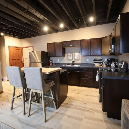1 BDRM Downtown Minocqua! Perfect for couples or work trips!
