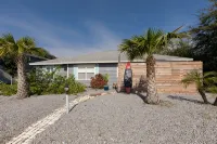 Beachy Getaway–Cozy, Clean & Equipped w/ All Essentials! Relax, Enjoy & Refresh! - 4성급