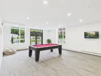 Bright 3BR 2BA Urban Condo | Convenient to King George SkyTrain - 3 stelle