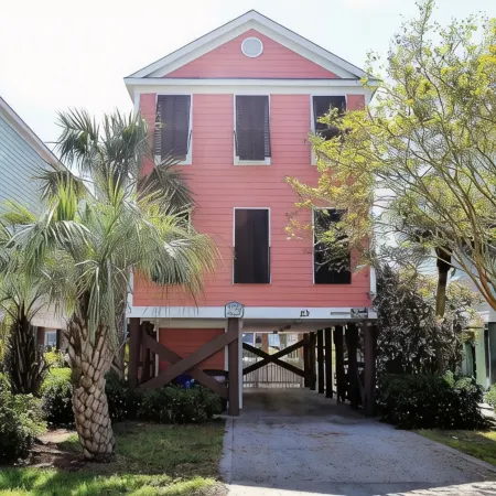 Private pool-close to beach. Walk to Surfside’s restaurant district & Pier.