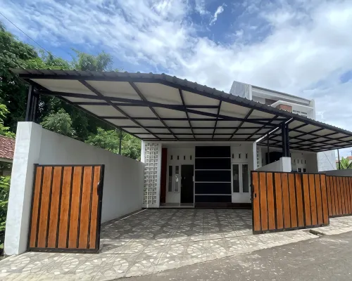 OYO 95348 Kost Baituna Syariah - parking