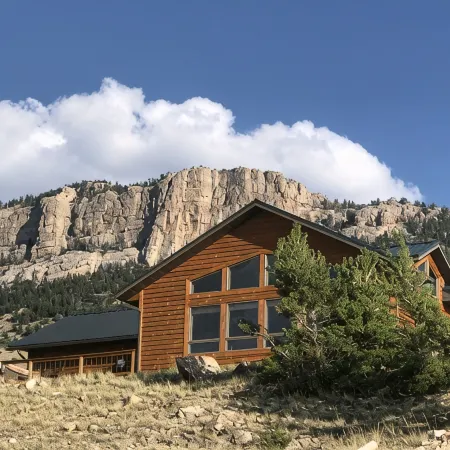 Experience the Magic of Wapiti Valley in Luxury. Stunning Views-East Yellowstone