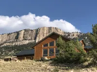 Experience the Magic of Wapiti Valley in Luxury. Stunning Views-East Yellowstone - 4-Star