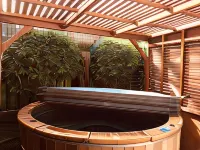 Cascades Lakefront Motel - Romantic