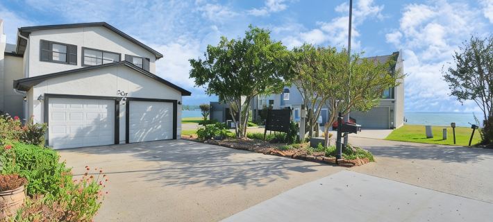Luxury Lakefront - Game Room - 7 beds - Hot tub - Kayaks - Dock Hotels in Conroe