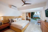 Casa La Playa, a 6 Bedroom FULLY STAFFED, MODERN BEACHFRONT VILLA,  Walk to Town - Villas