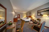 Royal Ascot Hotel - Bars