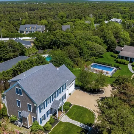 WALK TO VILLAGE LOCATION, NEW POOL, FAMILY COMPOUND!