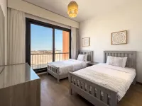 Desert-Chic 2BR + Loft | Pools, Balconies, Gouna - 2 stjerner