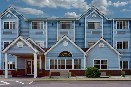 Microtel Inn & Suites by Wyndham Lillington / Campbell Univ Отели в г. Хекторс Крик