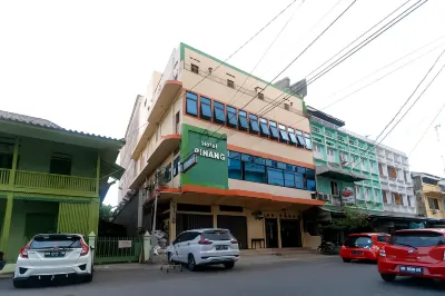 RedDoorz Plus Near WTC Batanghari Mall