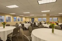 GreenTree Inn & Suites Phoenix Sky Harbor