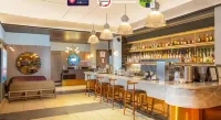 Swiss-Belinn Wahid Hasyim - bar